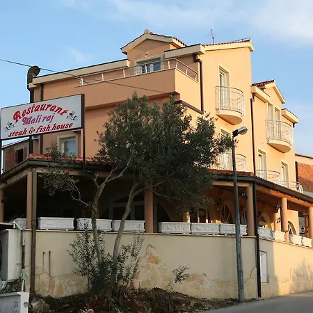 Little Paradise Τρογκίρ